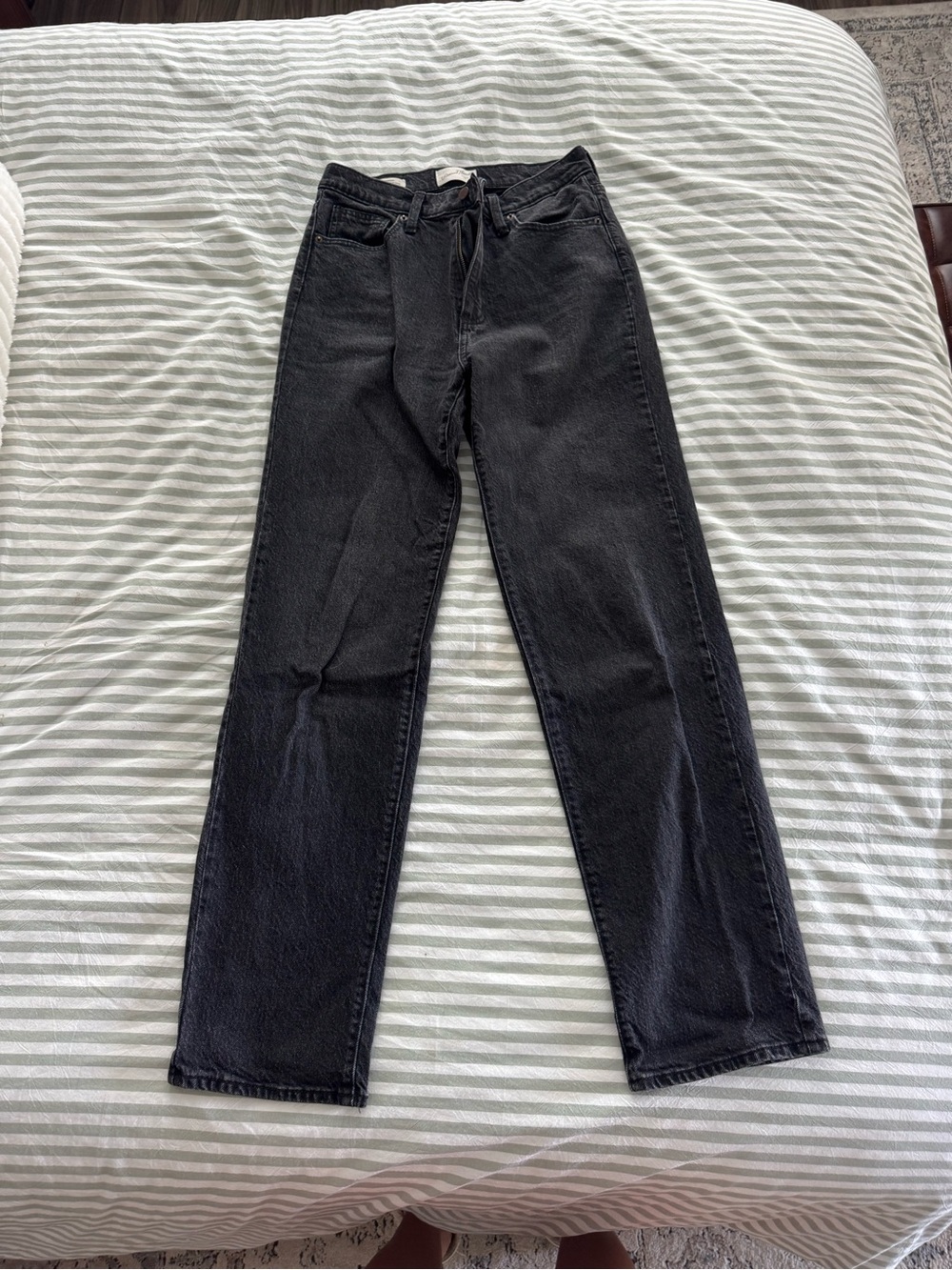 Universal Thread Women’s Black Straight-Leg Jeans